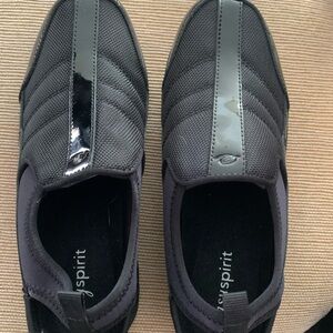 Easy Spirit Women’s Black Mesh Slip-On Sneakers